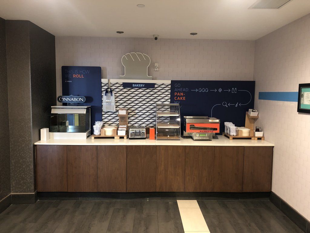 Hotel Express & Mid - Arpt Area By Ihg 3*
